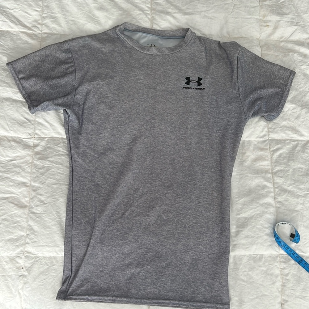 Very lightly worn Under Armour compression T-shirt. Size medium.